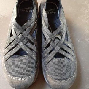 Women's Dansko HILDE Grey Suede Sport Flat Size 9
